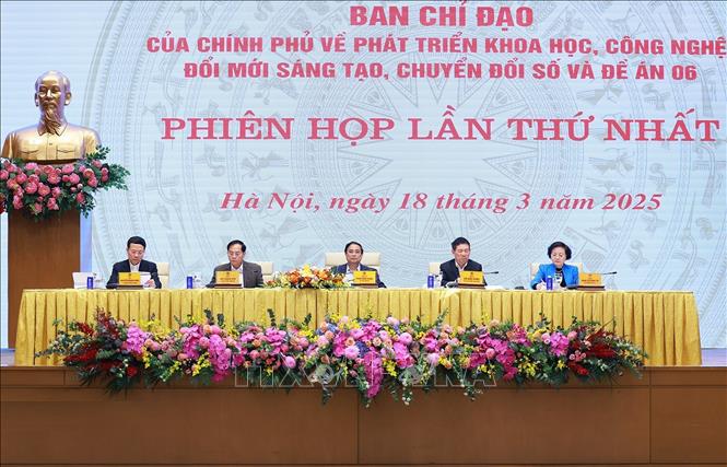 Thủ tướng Phạm Minh Chính chủ trì Phiên họp lần thứ nhất của Ban Chỉ đạo của Chính phủ về phát triển khoa học, công nghệ, đổi mới sáng tạo, chuyển đổi số và Đề án 06. Ảnh: Dương Giang/TTXVN