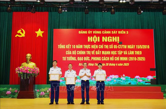 Chú thích ảnh Chú thích ảnh