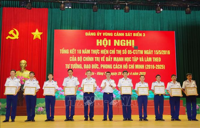 Chú thích ảnh Chú thích ảnh