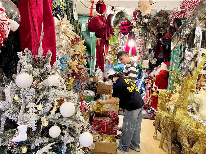 Đa dạng thị trường trang trí Giáng sinh, sức mua giảm nhẹ Chú thích ảnh