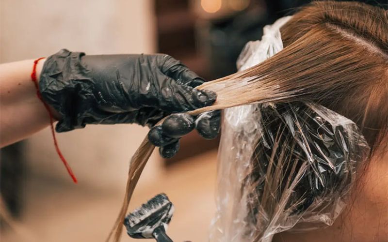 Cảnh báo nguy hiểm khi sử dụng hóa chất duỗi tóc