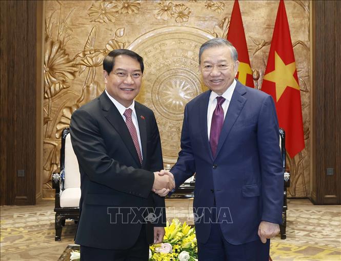 Tổng Bí thư, Chủ tịch nước Tô Lâm tiếp đồng chí Athsaphangthong Siphandone, Ủy viên Trung ương Đảng, Bí thư Thành ủy, Chủ tịch Hội đồng Nhân dân Thủ đô Viêng Chăn, Lào. Ảnh: Thống Nhất/TTXVN