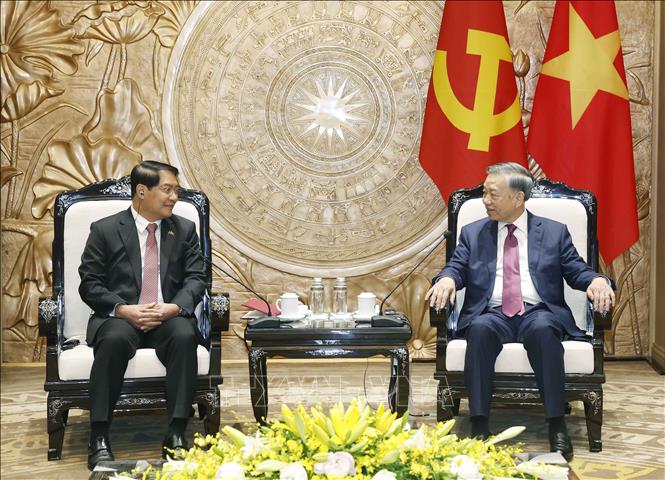 Bí thư Thành ủy, Chủ tịch Hội đồng nhân dân Thủ đô Viêng Chăn Athsaphangthong Siphandone trân trọng cảm ơn những lời chúc tốt đẹp, sự quan tâm, ủng hộ giúp đỡ của đồng chí Tổng Bí thư, Chủ tịch nước dành cho đất nước và nhân dân Lào nói chung và Đảng, chính quyền và nhân dân Thủ đô Viêng Chăn nói riêng. Ảnh: Thống Nhất/TTXVN