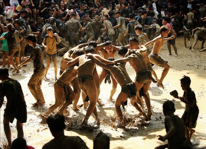 Trải nghiệm lễ hội dân gian độc đáo của vùng Kinh Bắc Chú thích ảnh