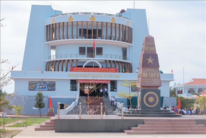 Cầu truyền hình trực tuyến chúc Tết quân và dân Đặc khu Trường Sa - baotintuc.vn