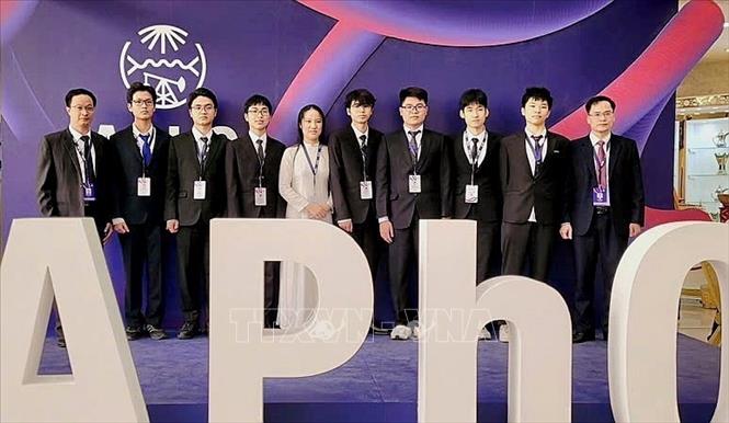 Học sinh Việt Nam đạt thành tích vượt trội tại Olympic Vật lý Châu Á (APhO) 2025 Chú thích ảnh