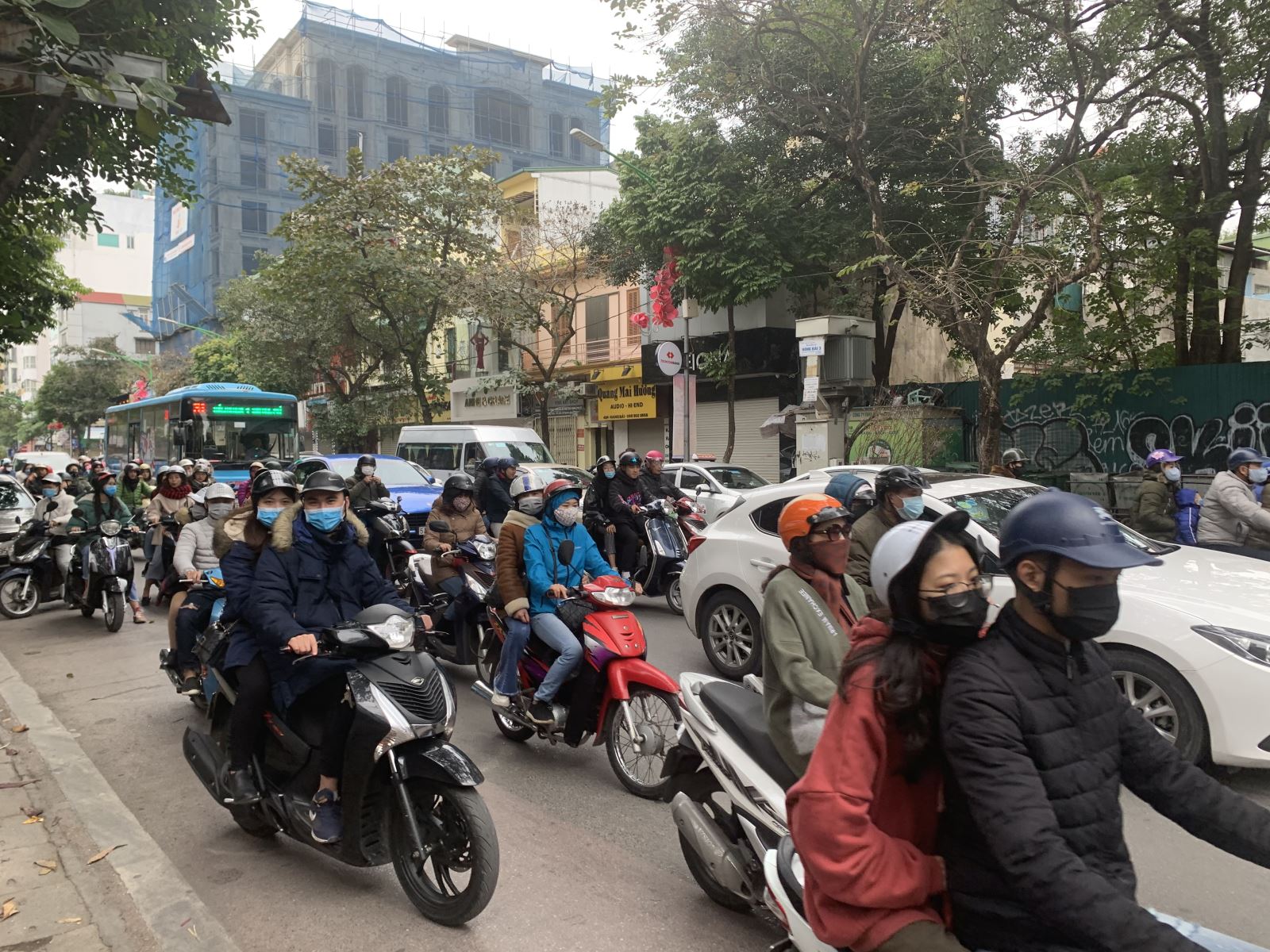 Hoạt động sau tết: Hãy khám phá những hoạt động đặc sắc sau Tết đang diễn ra trên khắp Hà Nội. Cùng nhau tìm hiểu và tham gia vào những hoạt động đặc trưng của Việt Nam để tận hưởng không khí đầm ấm của mùa xuân mới.