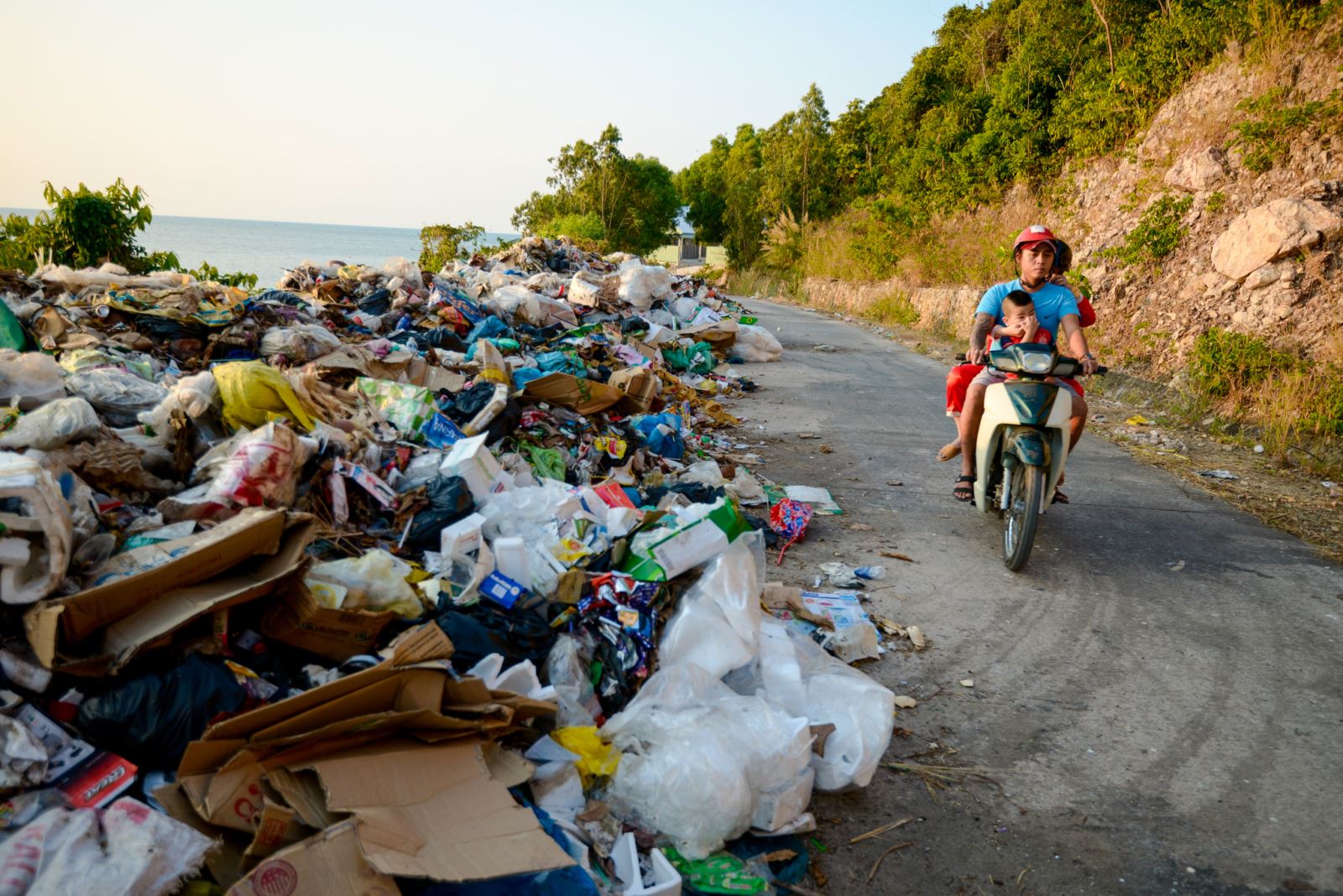 Nhiều đảo đang phải đối mặt với 'vấn nạn' rác thải nhựa | baotintuc.vn