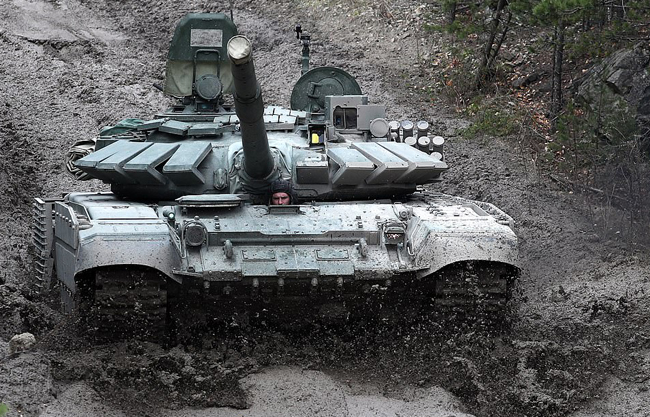 Chiếc xe tăng quái vật T-72B3 là một trong những biểu tượng của một ngành công nghiệp sản xuất quân sự hiện đại và phát triển. Nhà máy sản xuất xe tăng quái vật T-72B3 là nơi sản sinh ra những chiếc xe tăng được trang bị nhiều công nghệ tiên tiến nhất. Hãy tham quan nhà máy này để cảm nhận được sự hiện đại và yếu tố khoa học của nó.