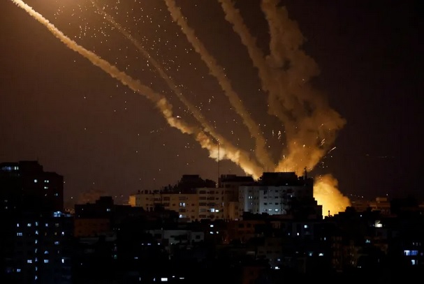 Quân đội Israel công bố video về vụ không kích Dải Gaza - Ảnh 1.