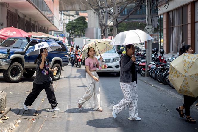 ความคิดริเริ่มในประเทศไทยและสิงคโปร์เพื่อช่วยให้ผู้คนรู้สึกหายใจไม่ออกจากความร้อน