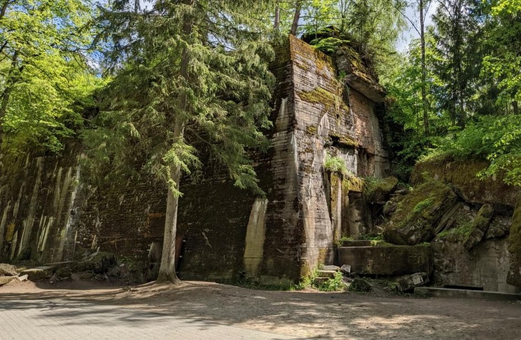 'Hang Sói' giữa rừng nơi Hitler điều binh khiển tướng