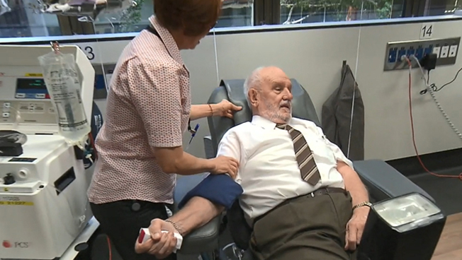 Harrison hiến máu cứu mạng 2,4 triệu đứa trẻ Australia