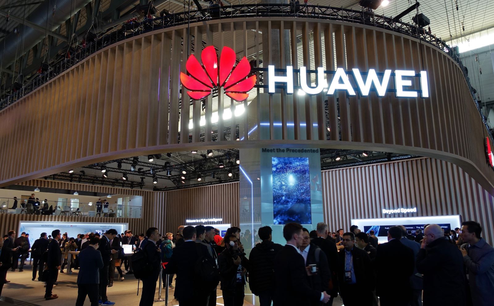 Mỹ chuẩn bị 10 tỷ USD cho thời “hậu Maduro”; Australia bảo lưu lệnh cấm Huawei