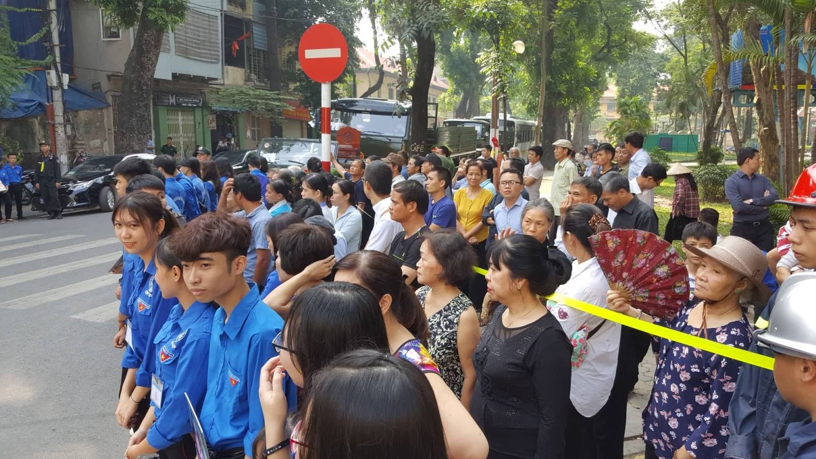 Người dân xếp hàng chờ đưa tiễn nguyên Tổng Bí thư Đỗ Mười